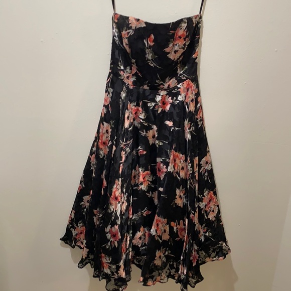 BEAUTIFUL STRAPLESS WHITE HOUSE BLACK MARKET DRESS - Picture 1 of 9
